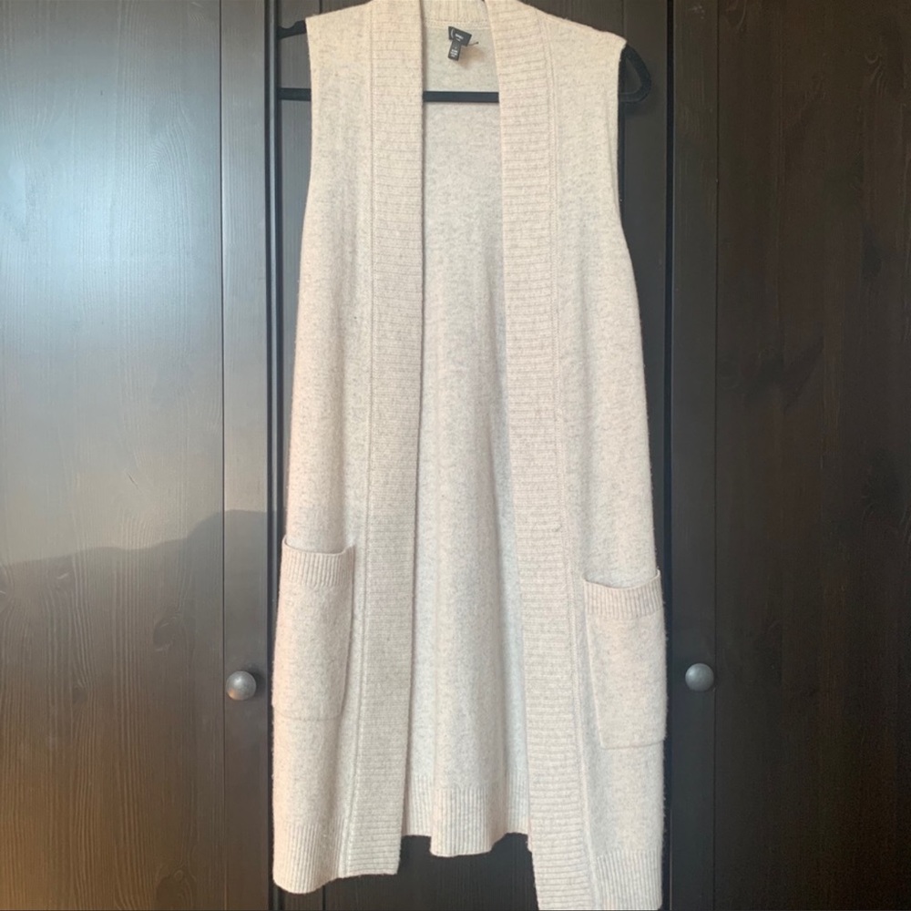 100% Cashmere vest, C by Bloomingdale's size small